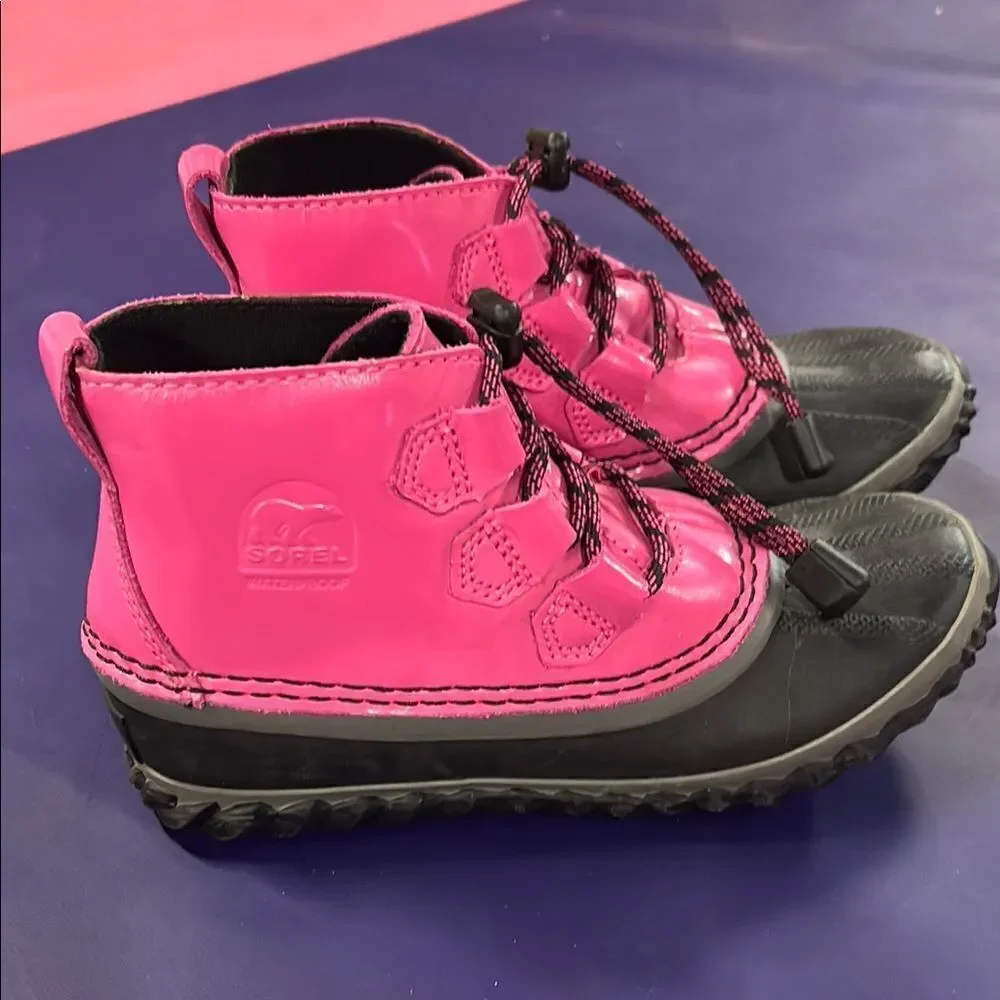 Sorel Hot Pink and Black Lace-Up Rain & Snow Boots with Treaded Sole
